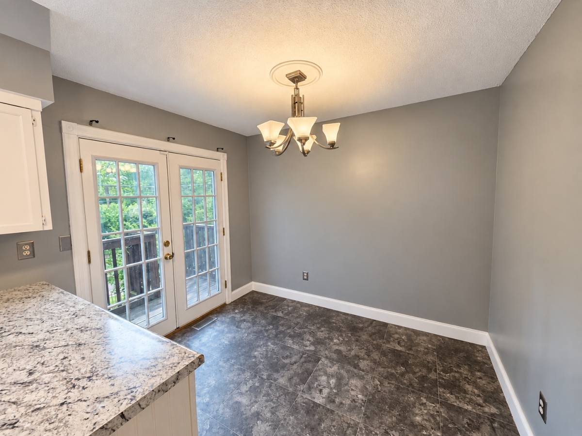 Townhouse for rent at 10021 W 52nd St, Shawnee, KS 66203