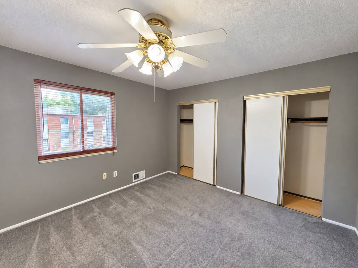 Townhouse for rent at 10021 W 52nd St, Shawnee, KS 66203