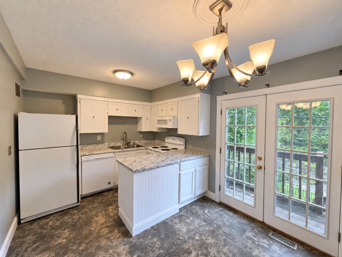 Townhouse for rent at 10021 W 52nd St, Shawnee, KS 66203