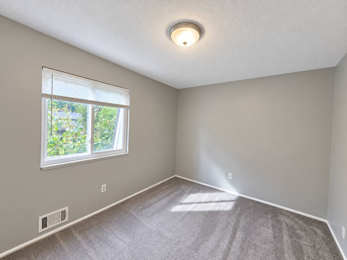 Townhouse for rent at 10021 W 52nd St, Shawnee, KS 66203