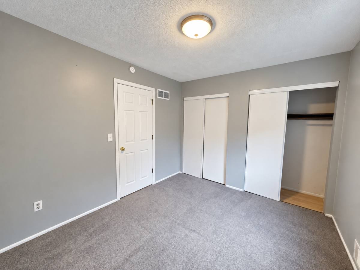 Townhouse for rent at 10021 W 52nd St, Shawnee, KS 66203