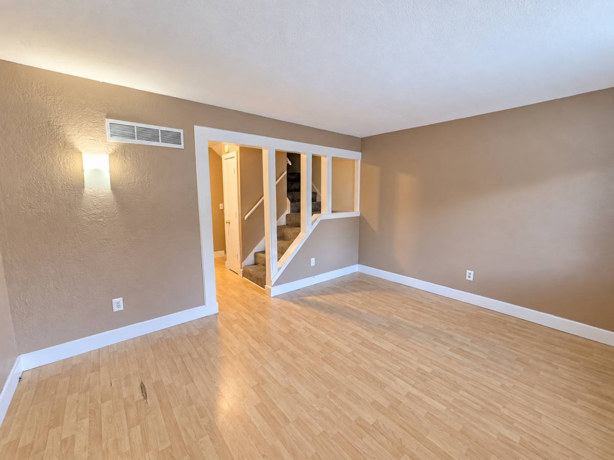 Townhouse for rent at 10021 W 52nd St, Shawnee, KS 66203