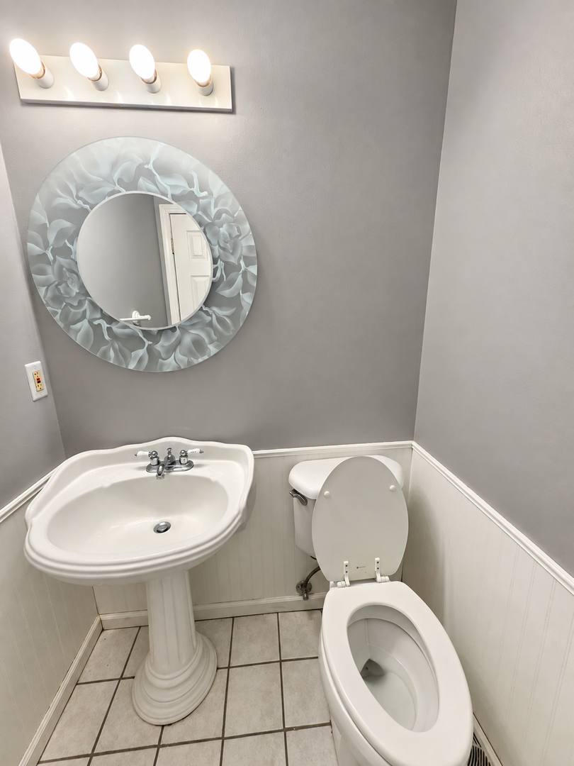 Townhouse for rent at 10021 W 52nd St, Shawnee, KS 66203