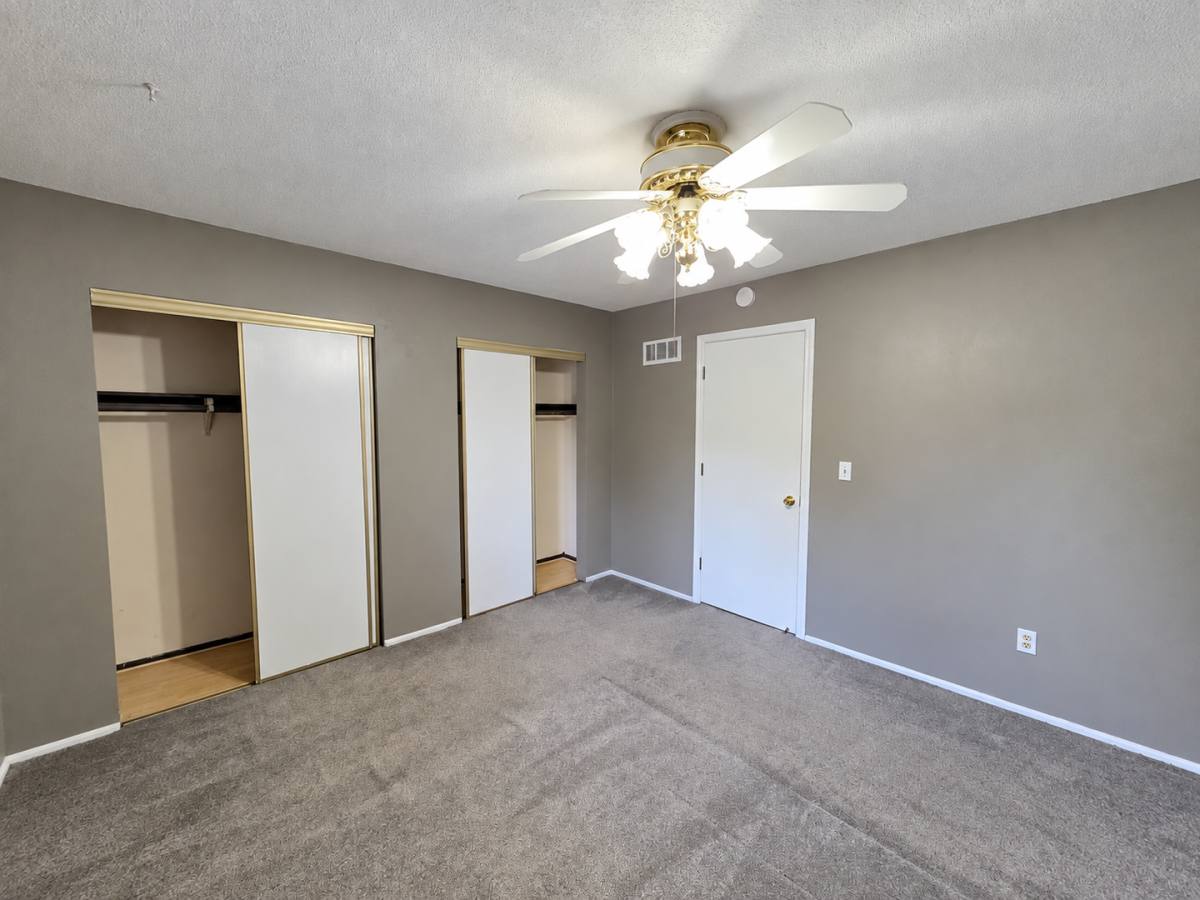 Townhouse for rent at 10021 W 52nd St, Shawnee, KS 66203