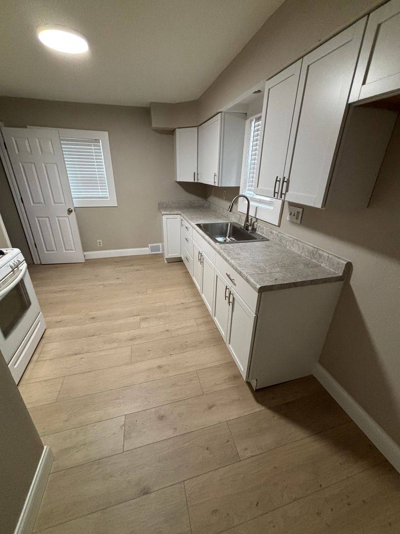 Apartment for rent at 923 12th St, Sioux City, IA 51105