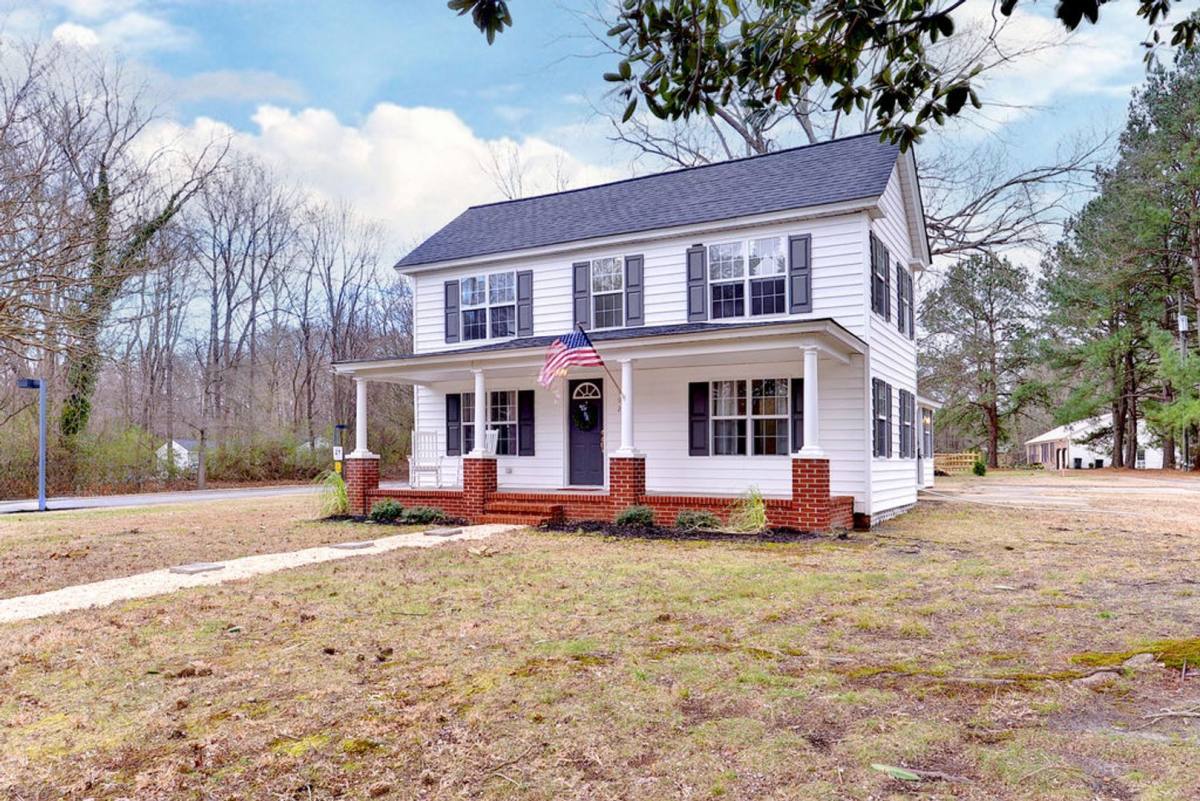 House for rent at 402 E Yorktown Rd, Yorktown, VA 23693