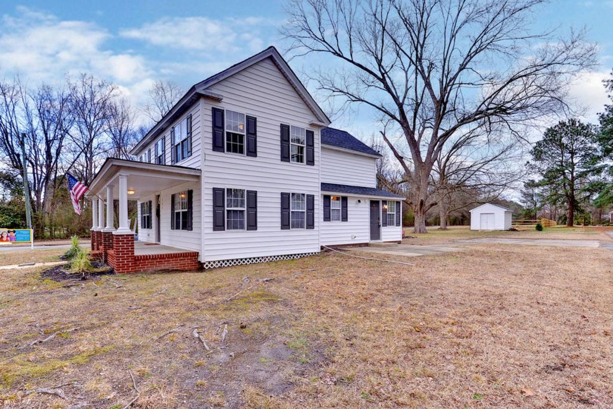 House for rent at 402 E Yorktown Rd, Yorktown, VA 23693