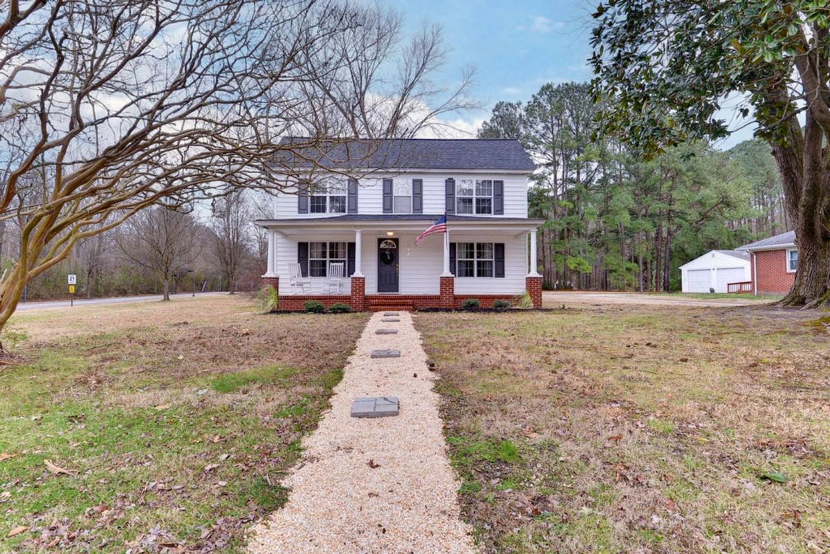House for rent at 402 E Yorktown Rd, Yorktown, VA 23693