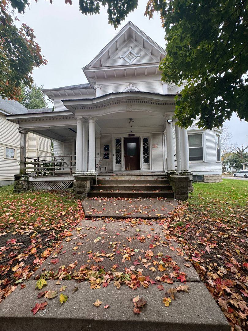 Apartment for rent at 703 E 14th St, Davenport, IA 52803