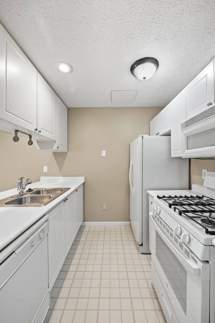 Townhouse for rent at 1980 Hoadley Dr, Columbus, OH 43228