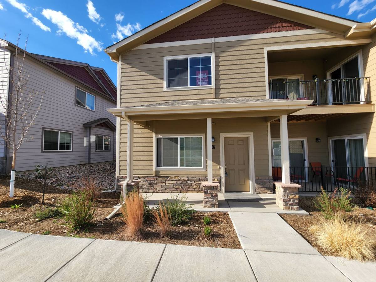 Townhouse for rent at 1620 Monterey Rd, Colorado Springs, CO 80910