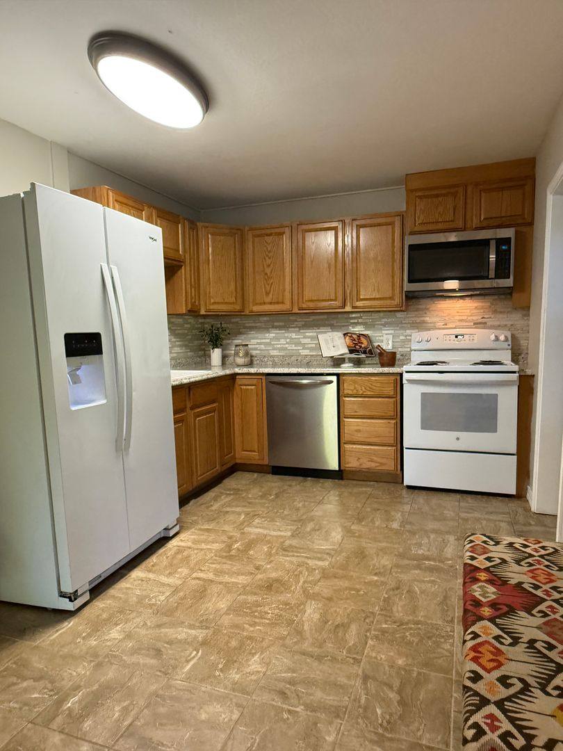 Apartment for rent at 454 Rogue River Highway, Gold Hill, OR 97525