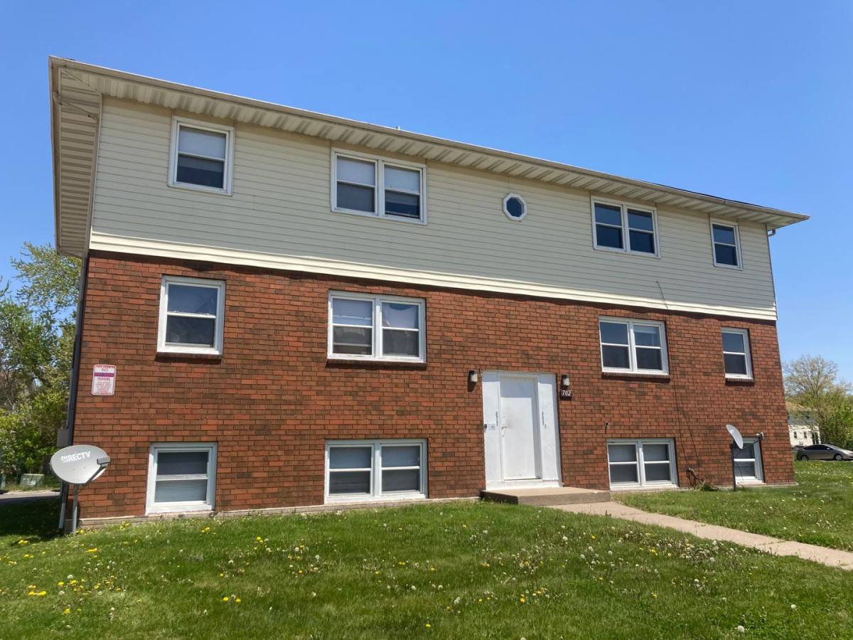 Apartment for rent at 702 W 63rd St, Davenport, IA 52806