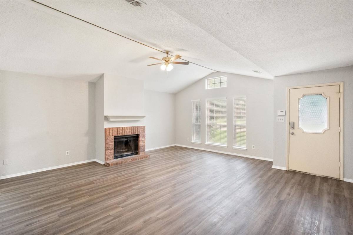 House for rent at 1217 Hidden Creek Dr, Mansfield, TX 76063