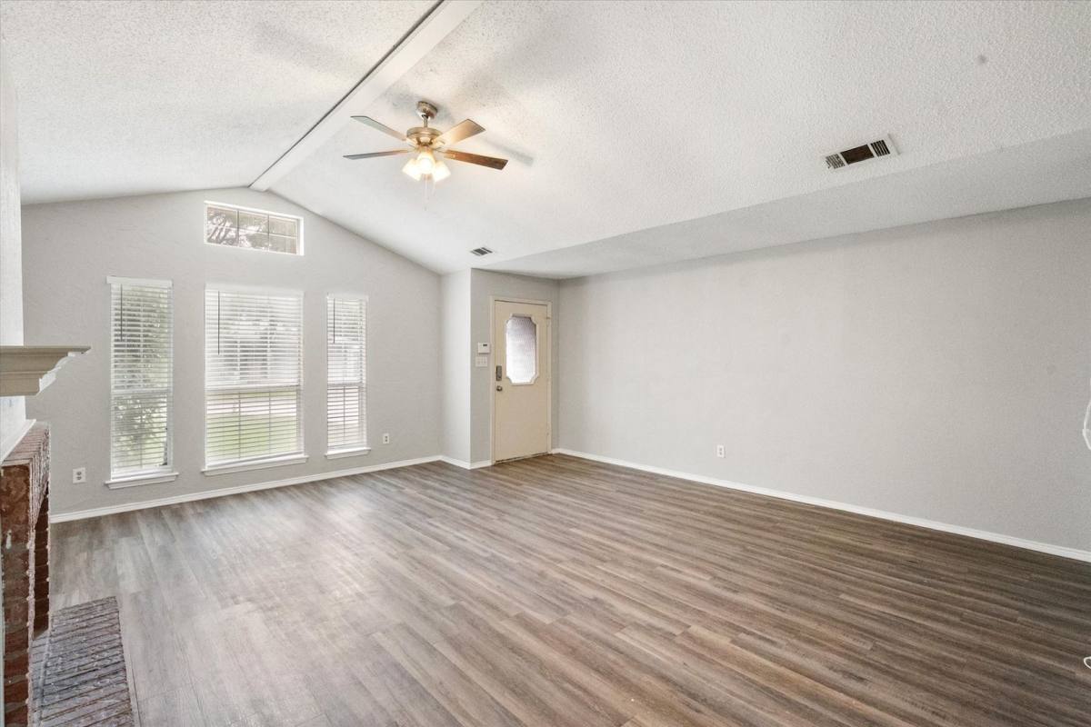 House for rent at 1217 Hidden Creek Dr, Mansfield, TX 76063