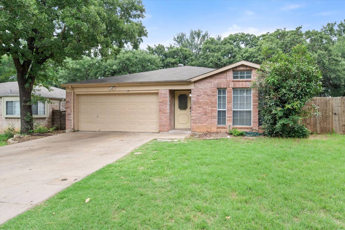 House for rent at 1217 Hidden Creek Dr, Mansfield, TX 76063