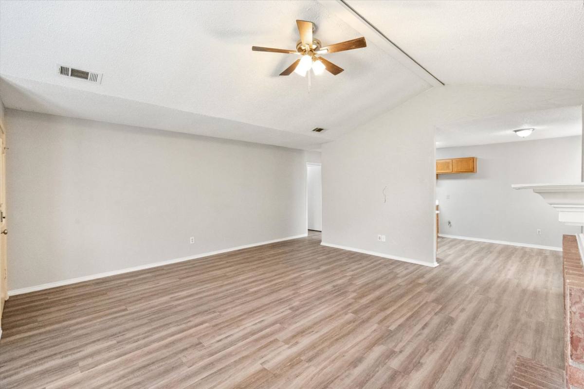 House for rent at 1217 Hidden Creek Dr, Mansfield, TX 76063