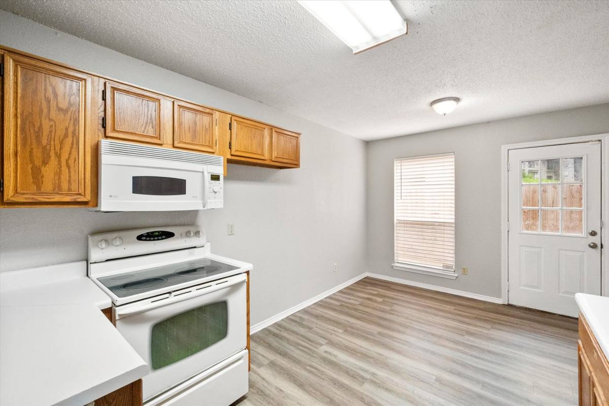 House for rent at 1217 Hidden Creek Dr, Mansfield, TX 76063