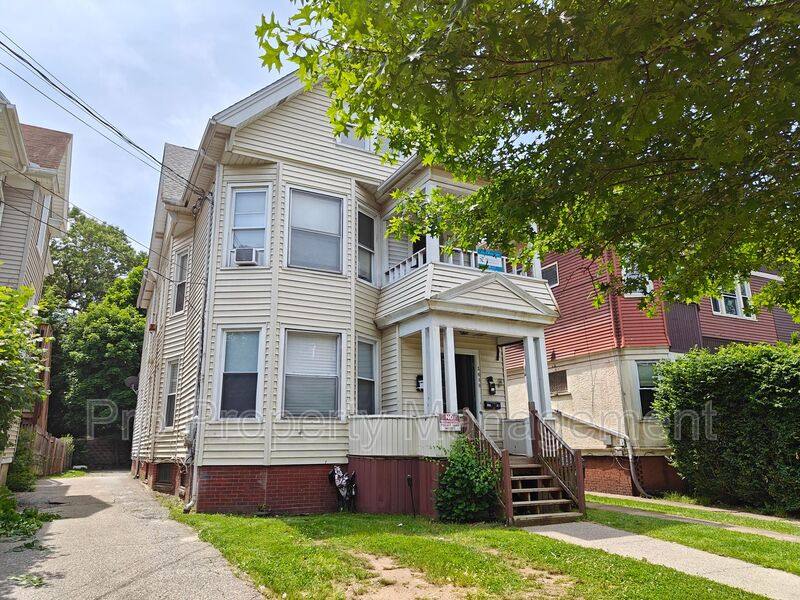 Apartment for rent at 1644 Chapel St #3, New Haven, CT 06511