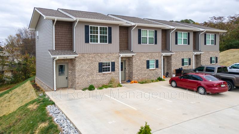 916 Warrior Hill Dr #1, Louisville, TN 37777 - Townhouse for Rent - Image 2