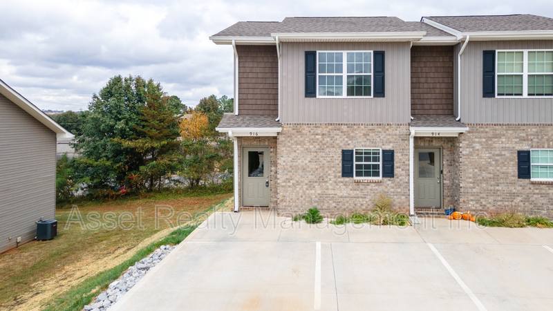 916 Warrior Hill Dr #1, Louisville, TN 37777 - Townhouse for Rent - Image 1