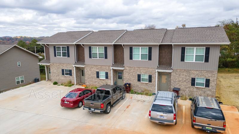 916 Warrior Hill Dr #1, Louisville, TN 37777 - Townhouse for Rent - Image 3