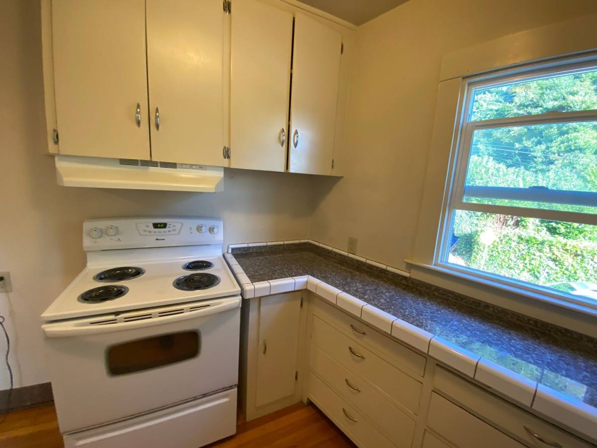 Apartment for rent at 319 N 8th Terrace, Coos Bay, OR 97420