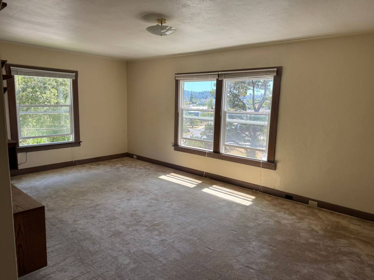 Apartment for rent at 319 N 8th Terrace, Coos Bay, OR 97420