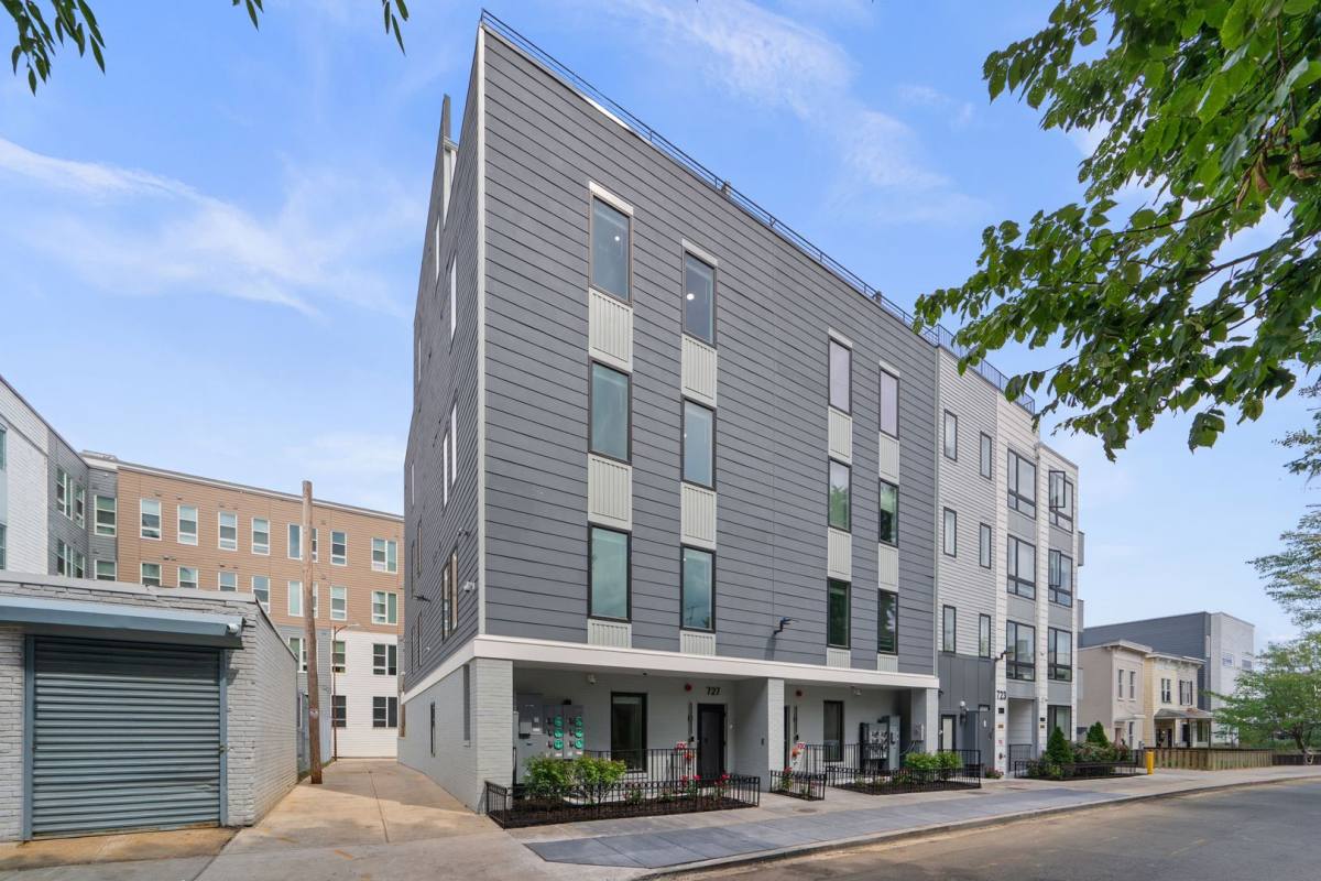 Apartment for rent at 727 16th St NE, Washington, DC 20002