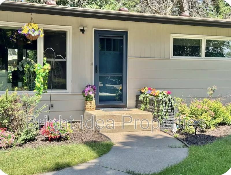 House for rent at 896 Hadley Lane N, St. Paul, MN 55128
