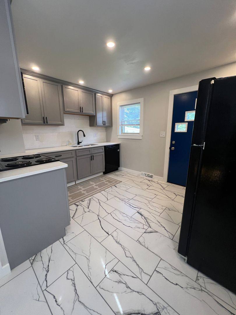 Townhouse for rent at 1321-1327 W 33rd St, Erie, PA 16508