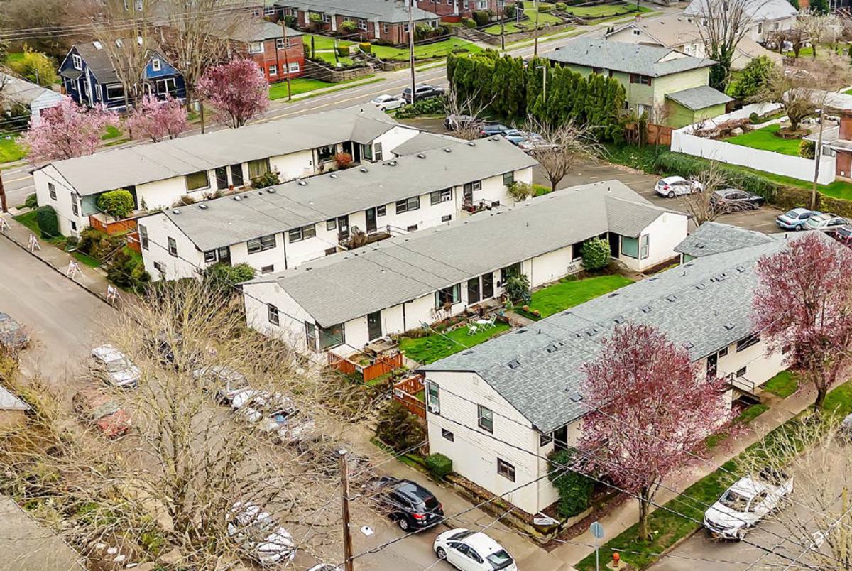 Apartment for rent at Franklin Court - Se Portland Living, 5104-5132 SE Clinton St, Portland, OR 97206