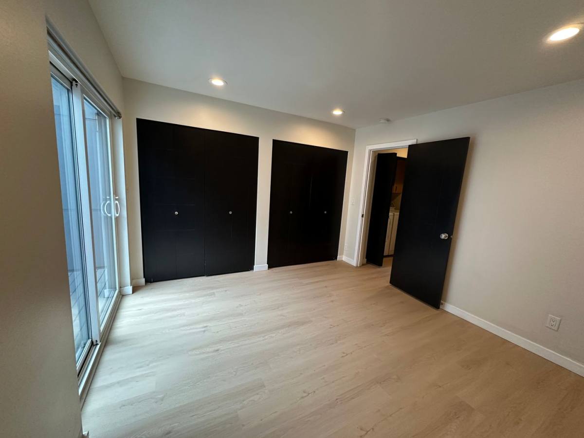 Townhouse for rent at 552 S Cloverdale St, Seattle, WA 98108