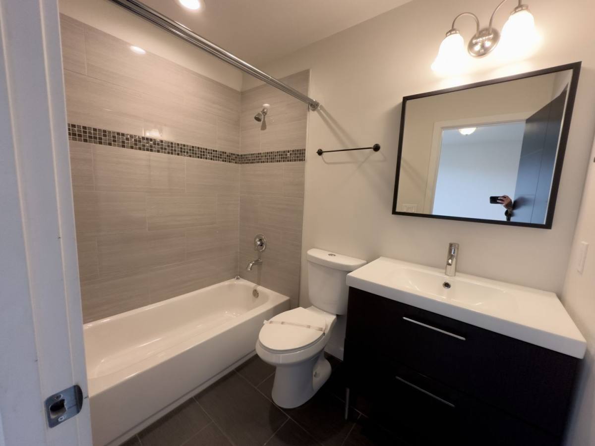 Townhouse for rent at 552 S Cloverdale St, Seattle, WA 98108