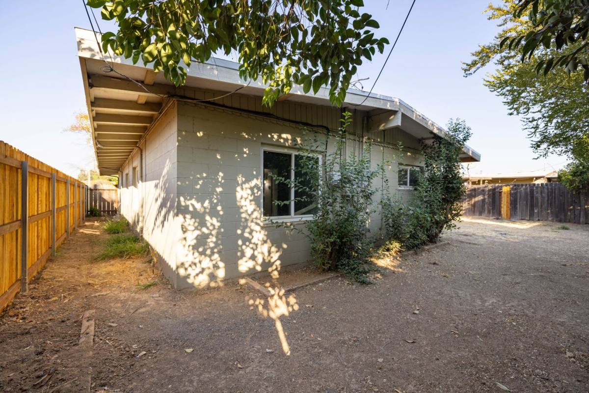 House for rent at 5309 56th St, Sacramento, CA 95820