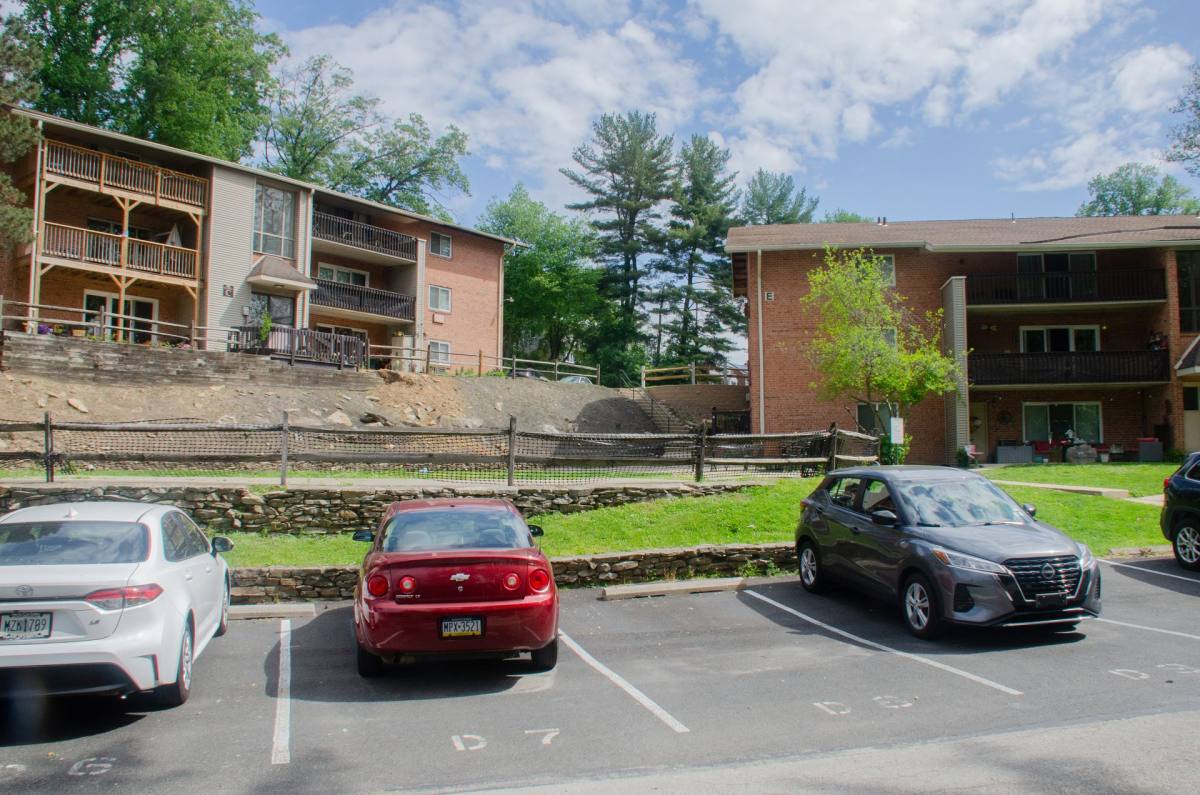 Apartment for rent at 1901 W Chester Pike, Havertown, PA 19083