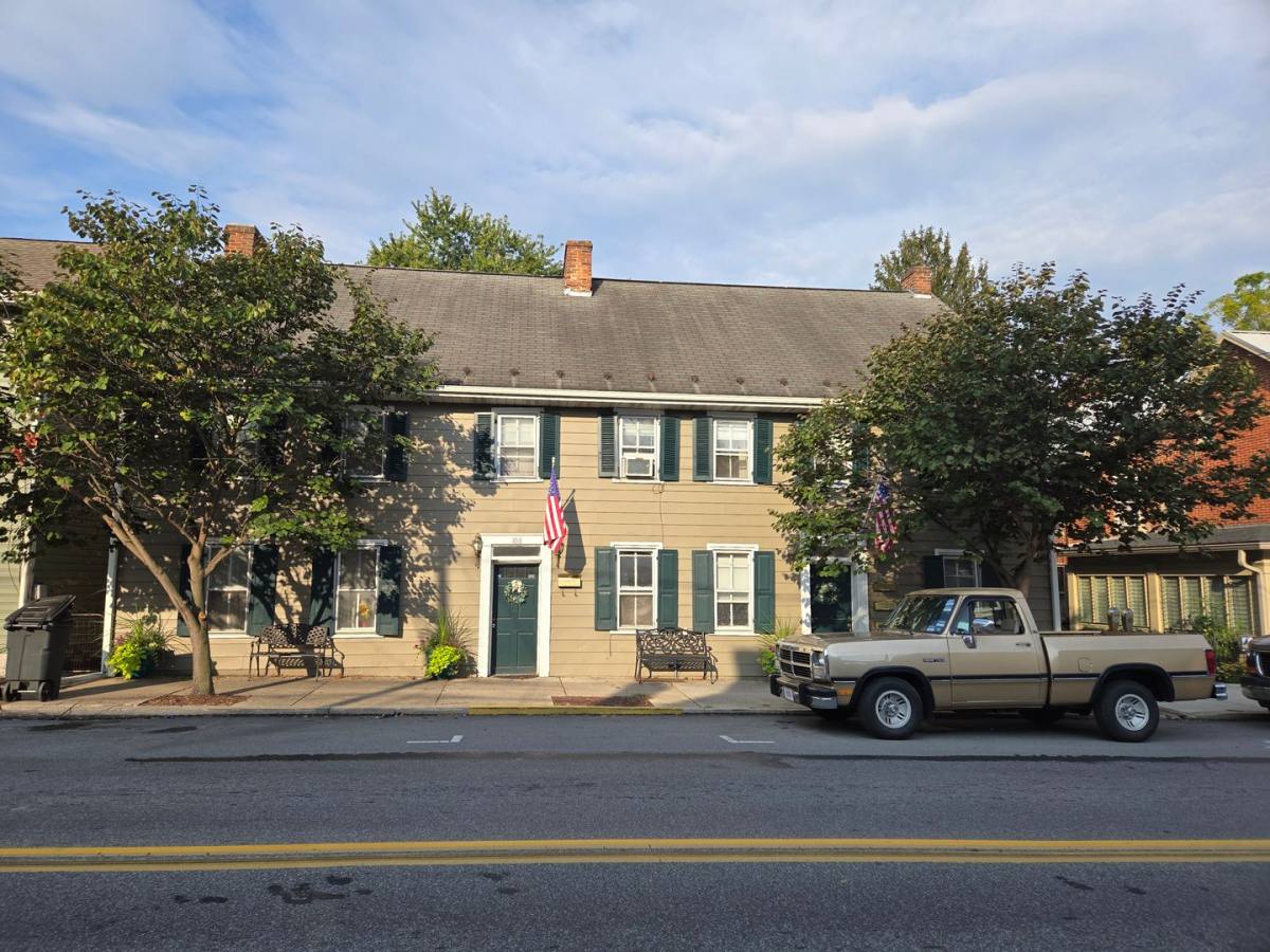 Apartment for rent at 106-108 S Main St, Mercersburg, PA 17236