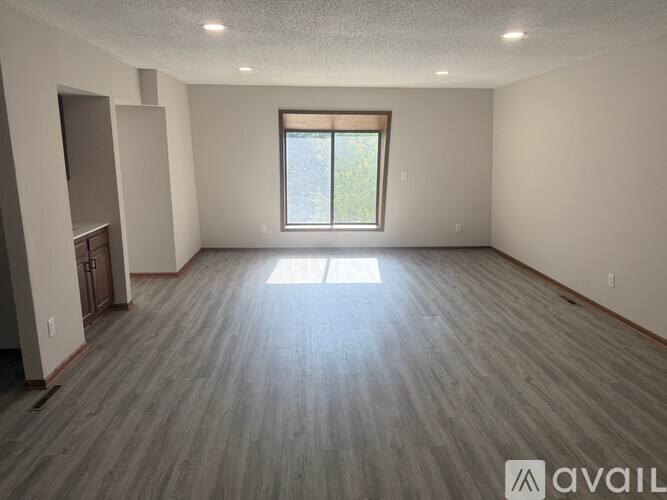 Townhouse for rent at 5540 Malibu Dr, Minneapolis, MN 55436