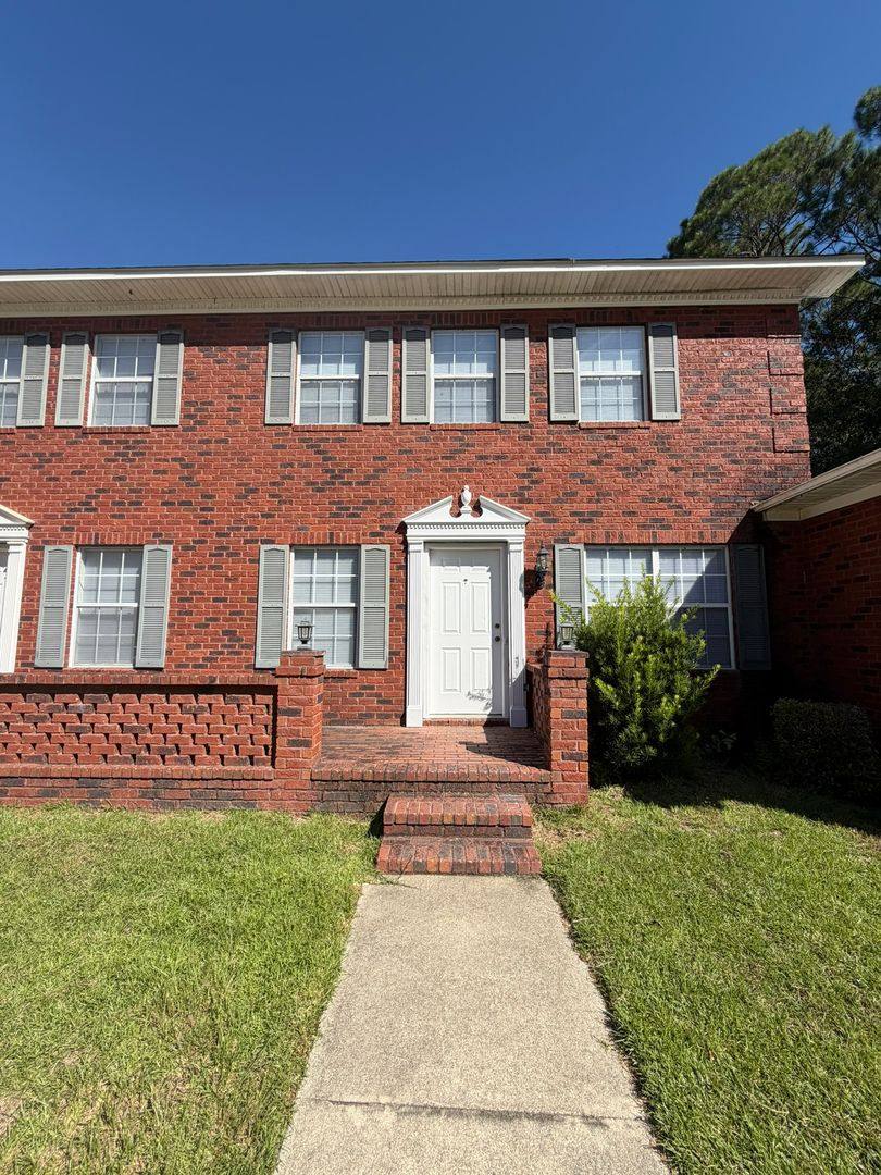 Apartment for rent at 900 Country Club Rd, Statesboro, GA 30458