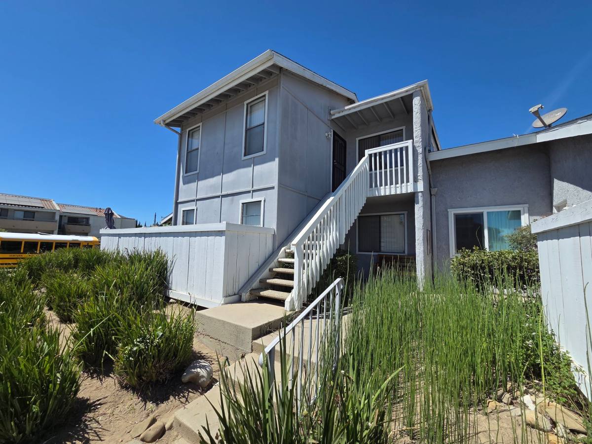 Apartment for rent at 450 Pajaro Ave, Ventura, CA 93004
