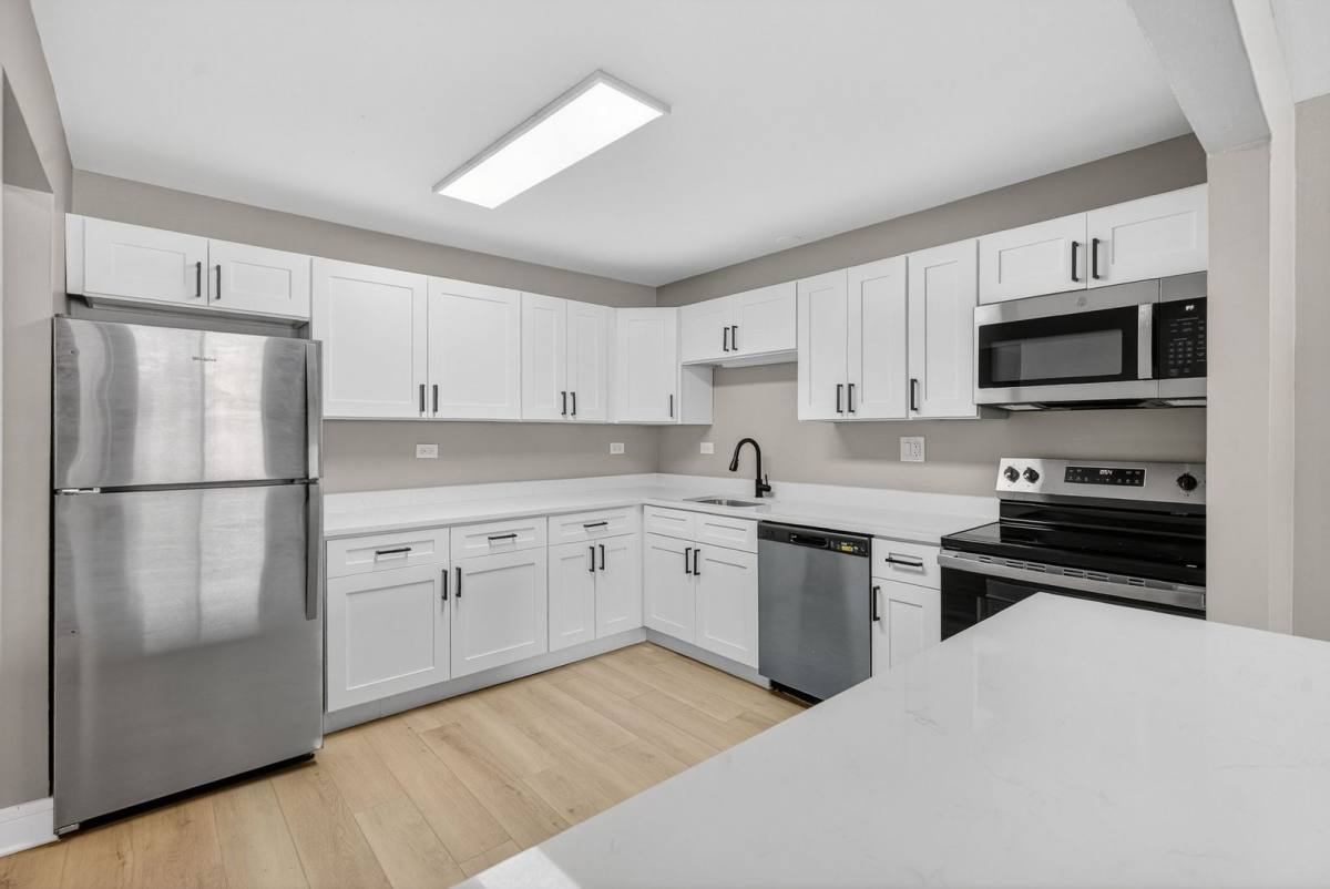 Apartment for rent at 313 S Hickory St, Mundelein, IL 60060