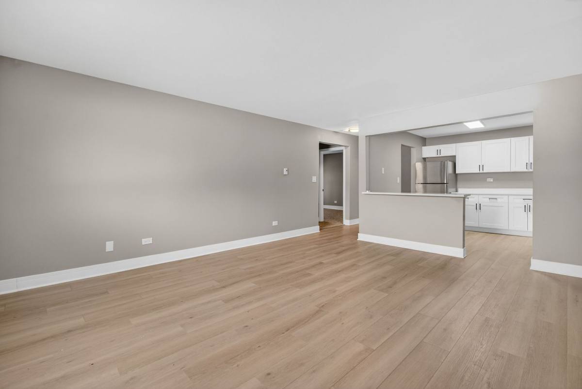 Apartment for rent at 313 S Hickory St, Mundelein, IL 60060