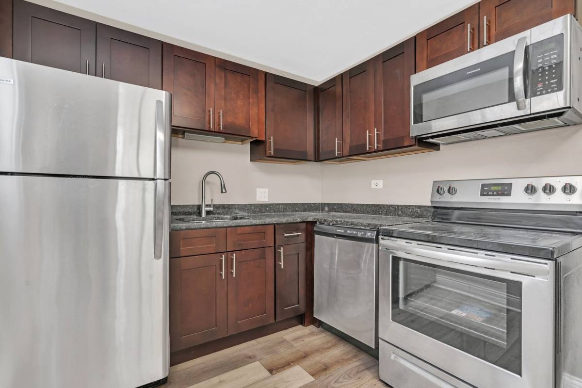 Apartment for rent at 313 S Hickory St, Mundelein, IL 60060