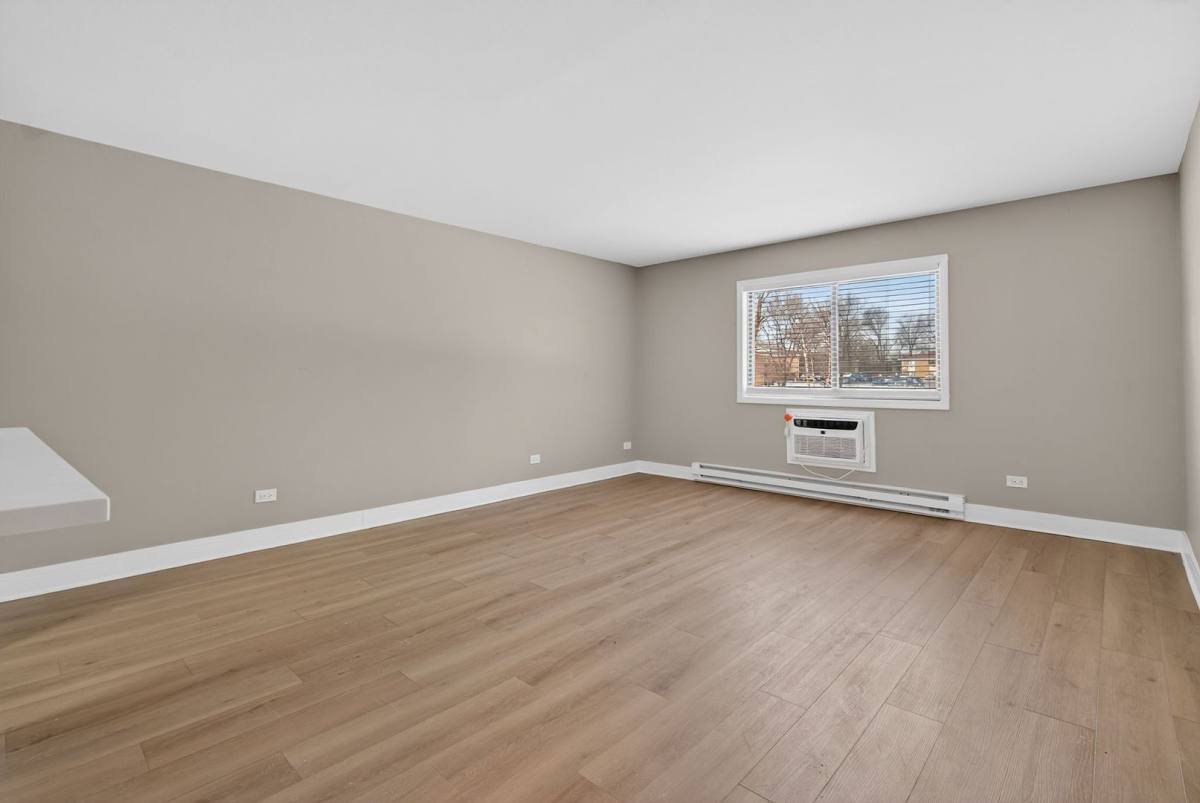 Apartment for rent at 313 S Hickory St, Mundelein, IL 60060