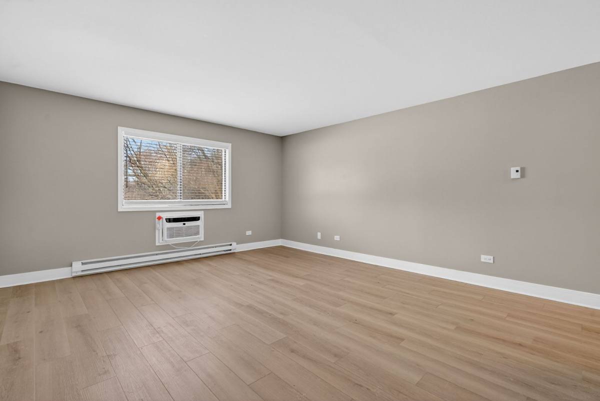 Apartment for rent at 313 S Hickory St, Mundelein, IL 60060