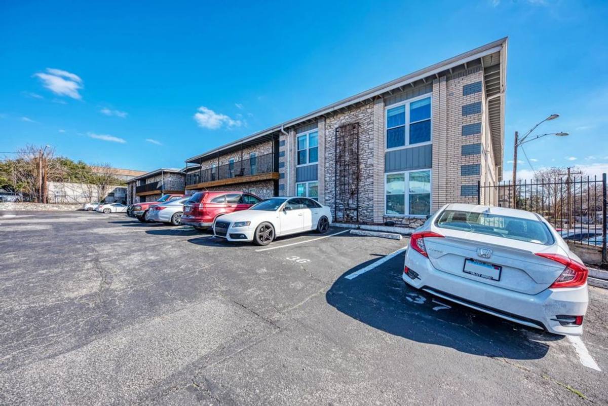 Apartment for rent at 2401 Manor #106, Austin, TX 78722