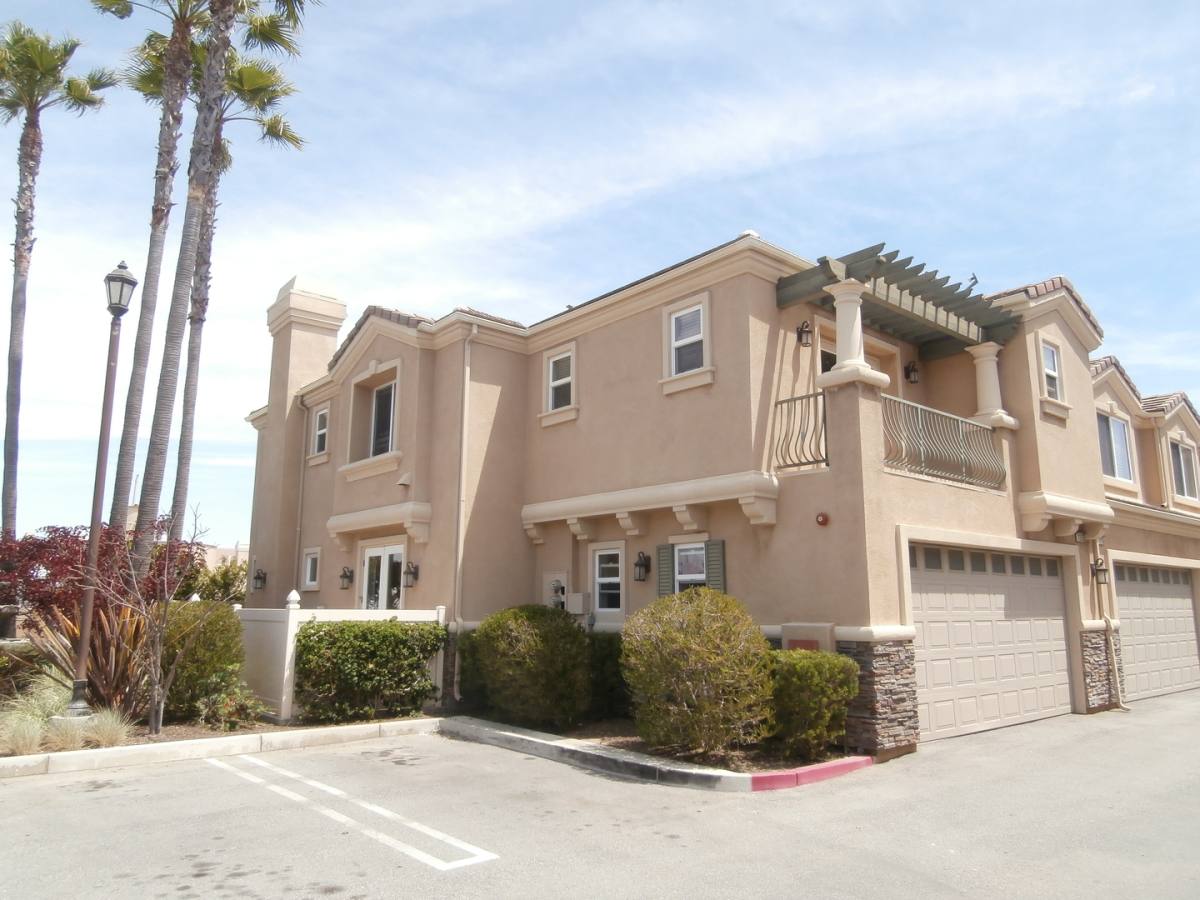 Townhouse for rent at 7255 Lisamarie Court, Huntington Beach, CA 92648