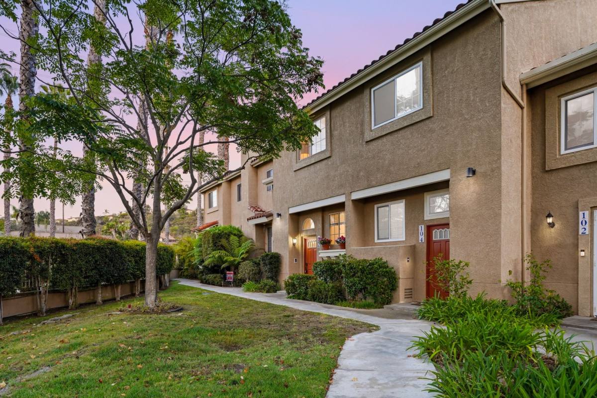 Townhouse for rent at 7797 Caminito Monarca #106, Carlsbad, CA 92009
