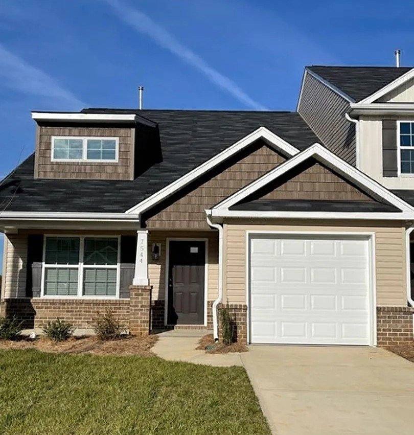 Townhouse for rent at 7544 Oliver Park Dr, Whitsett, NC 27377