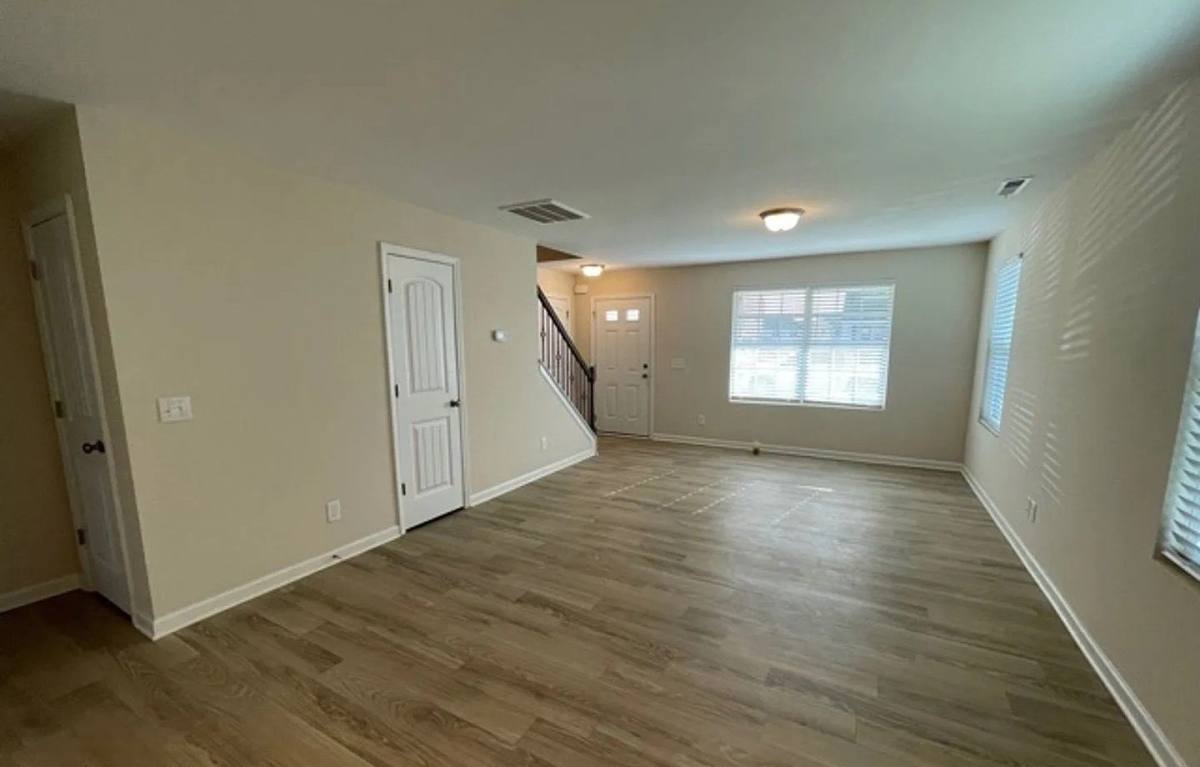 Townhouse for rent at 7544 Oliver Park Dr, Whitsett, NC 27377